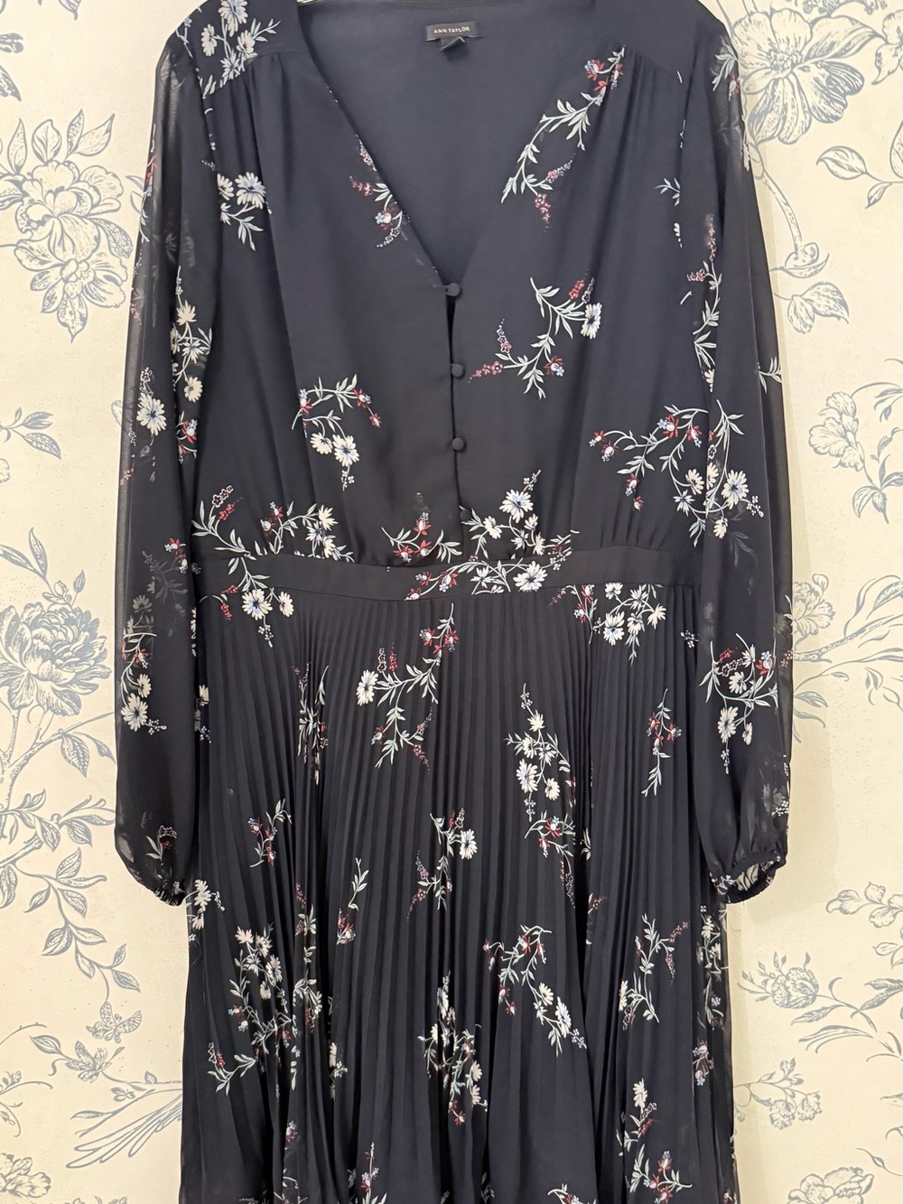 Ann Taylor Black Floral Pleated Long-Sleeve Midi Dress